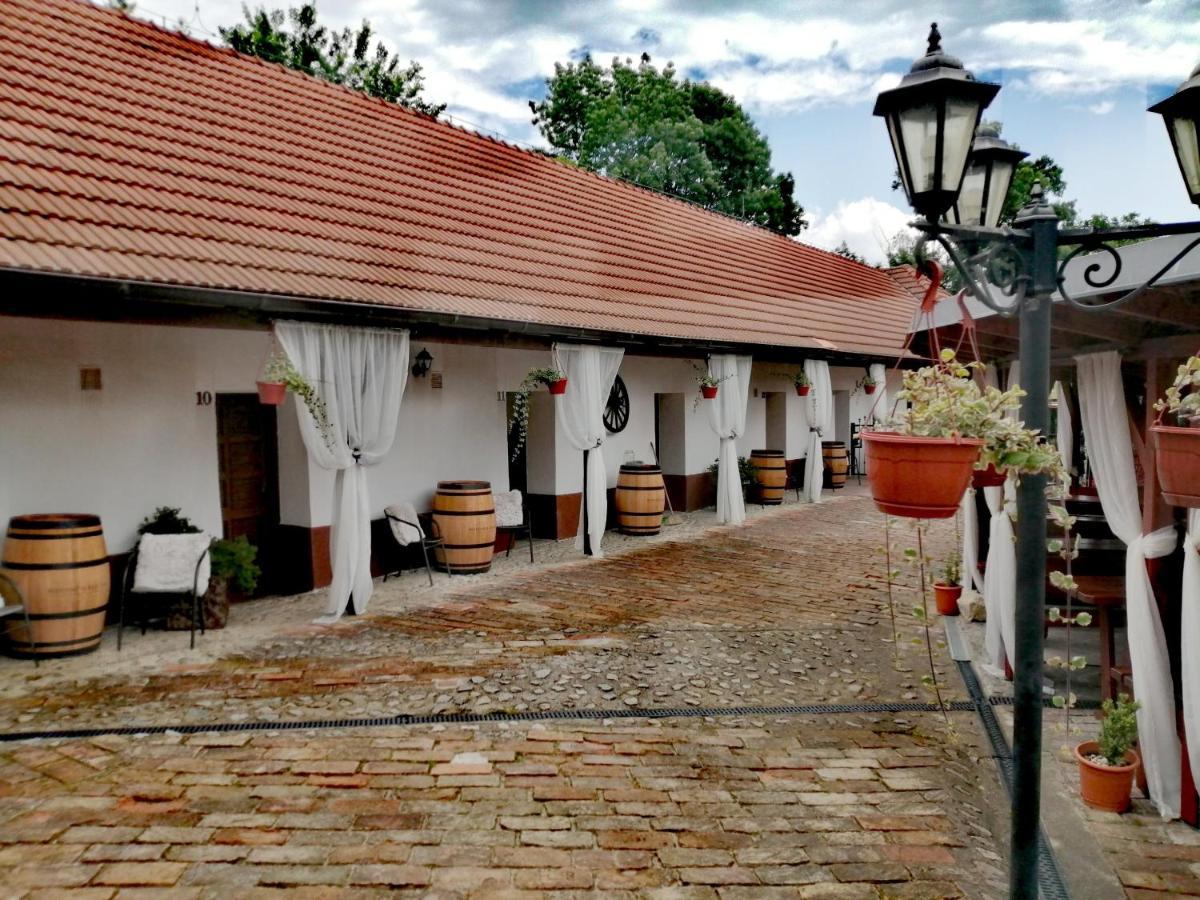 Zamecky Penzion Rotunda Břeclav Εξωτερικό φωτογραφία