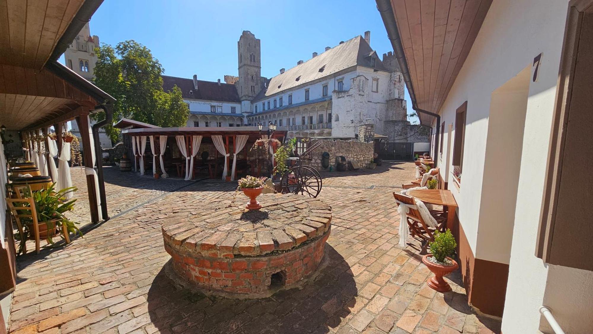 Zamecky Penzion Rotunda Břeclav Εξωτερικό φωτογραφία